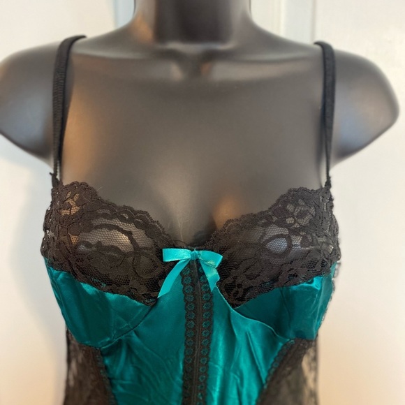 “NAN FLOWER” Vintage Lace Teddy BodySuit - Picture 4 of 14